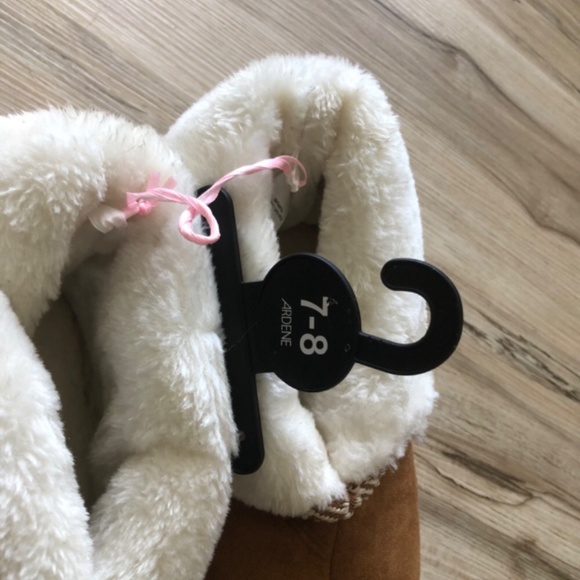 Ardene’s Slippers - Picture 4 of 7